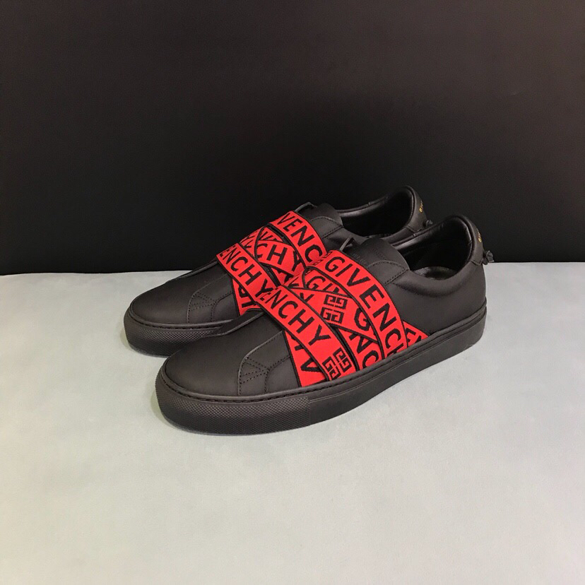 GIVENCHY Slip-on [M. 3]